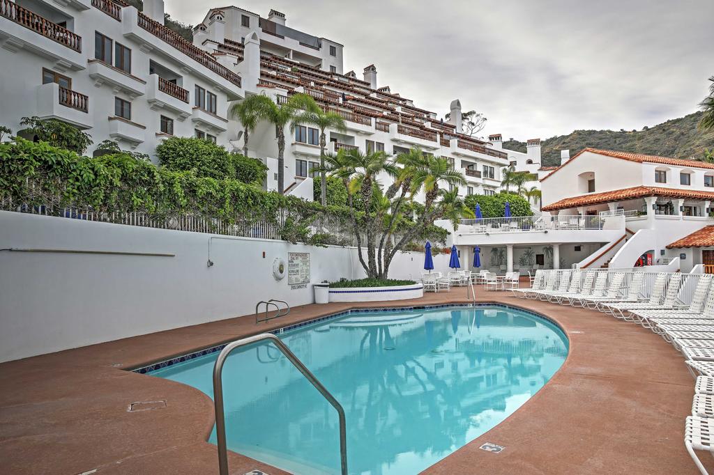 Quiet Avalon Getaway Villa With Ocean View And Balcony - thumb 1