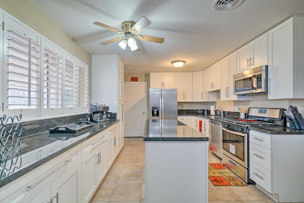 Quiet Home W/ Patio  4 Mi To UTEP & Airport! - thumb 0