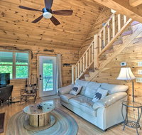 Quiet Mountain Cabin with Deck and Near Rafting - Accommodation Ohio