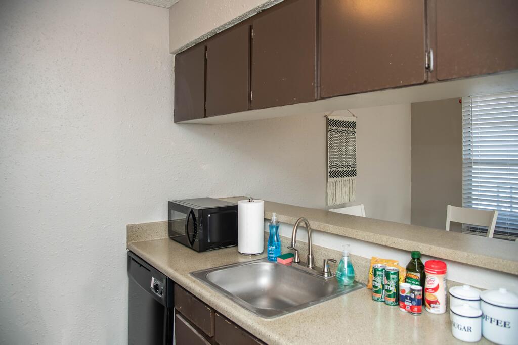 Relaxing 1BR Suite In Heart Of Midland - thumb 3