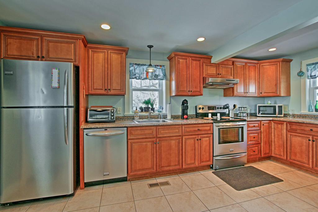 Remodeled Farmhouse In Waterford Near 2 Beaches! - thumb 1