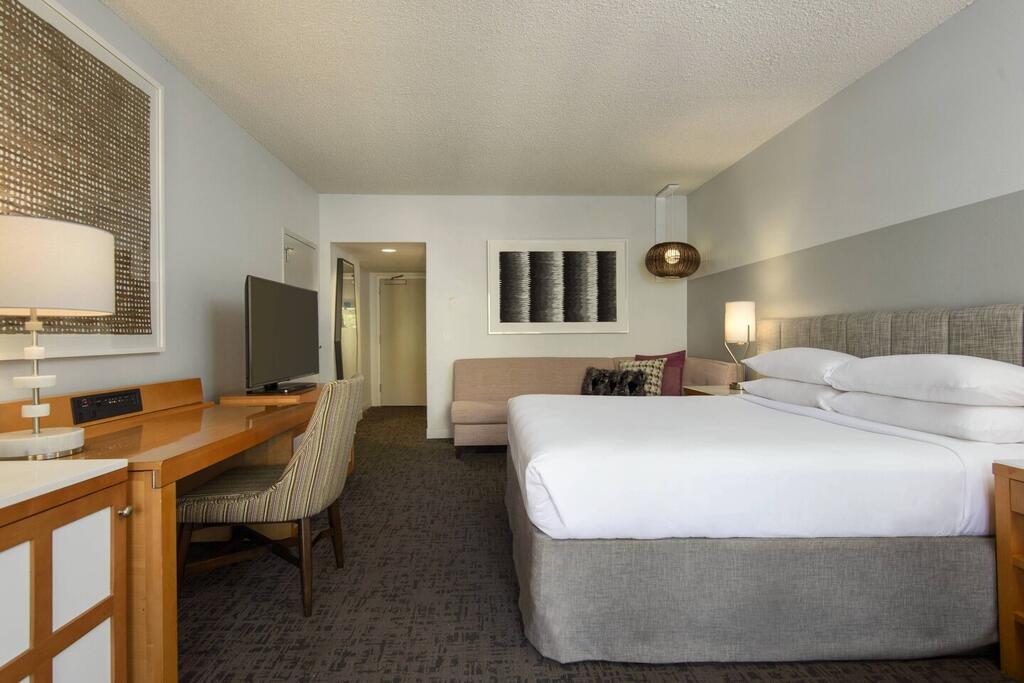 Renaissance Palm Springs Hotel - thumb 2