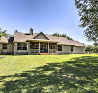 Rustic Hill Country Home with Porch Near The Wineries - Accommodation Ohio