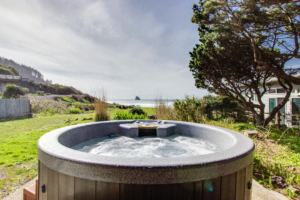 Shoreline Cottage Oceanfront Vacation Rental - thumb 1