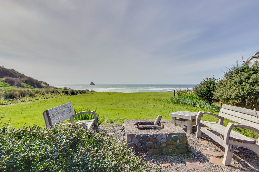 Shoreline Cottage Oceanfront Vacation Rental - thumb 2