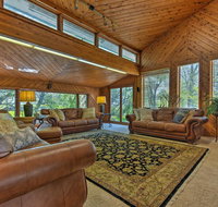 Spring Creek Retreat on 25 acres with Mountain Views - Accommodation Ohio