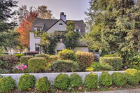 Storybook Cottage with Cedar Hot Tub 2 Mi to Midtown Accommodation Ohio