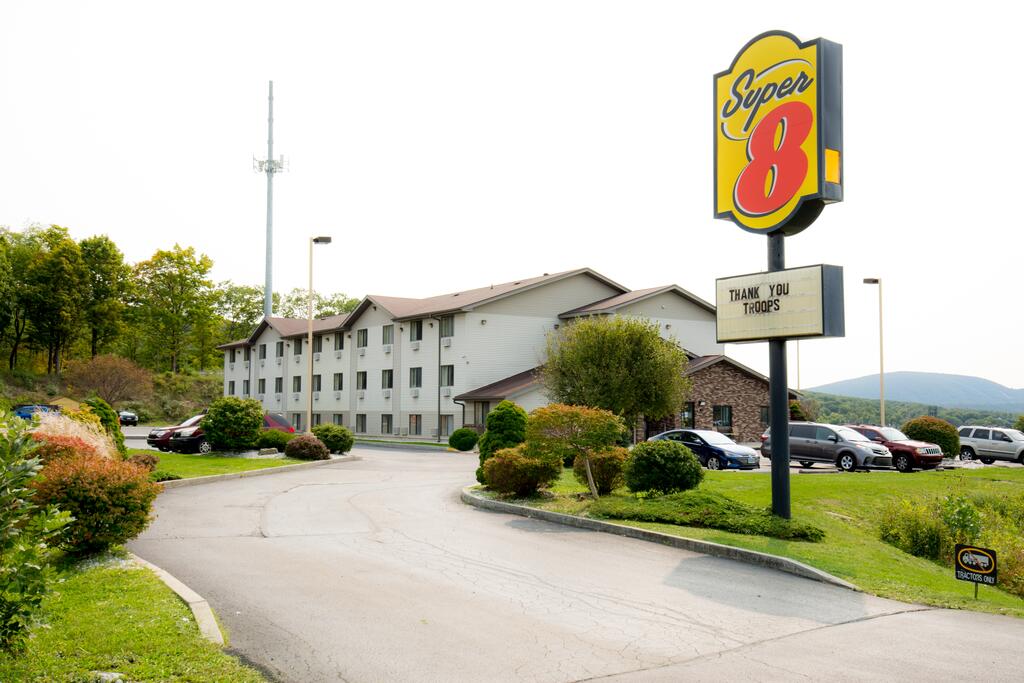 Super 8 By Wyndham Altoona - thumb 2