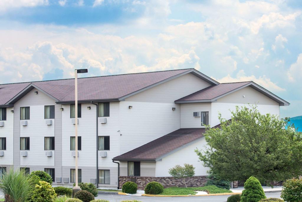 Super 8 By Wyndham Altoona - thumb 0