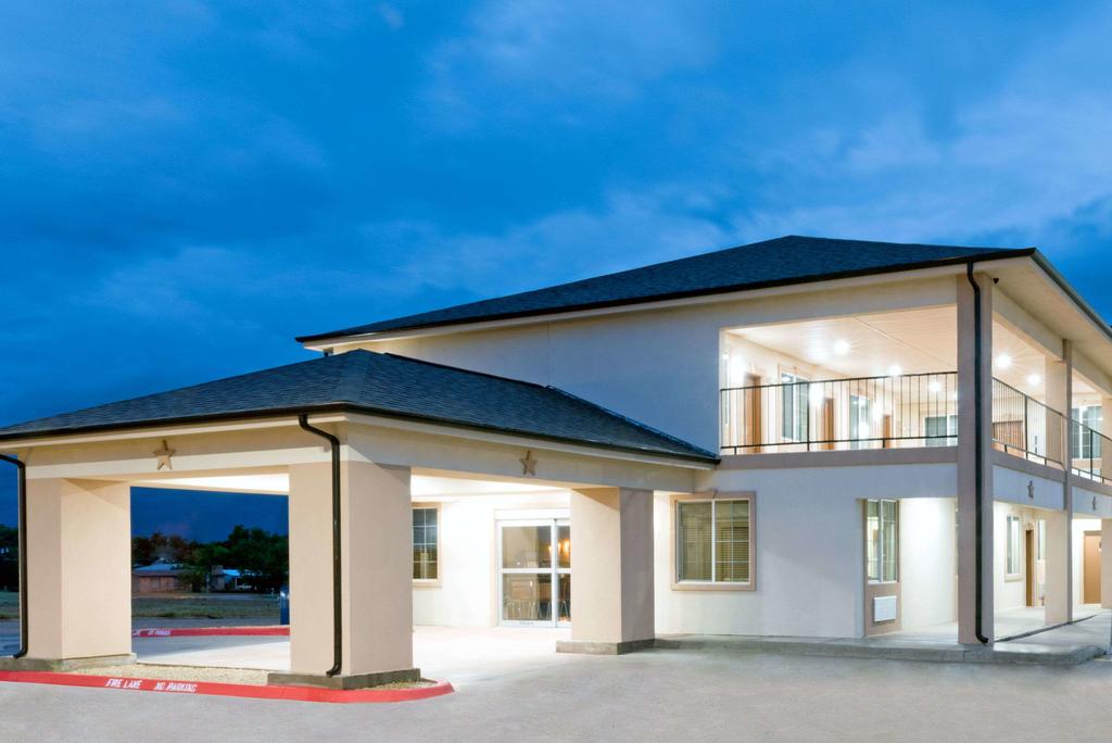 Super 8 By Wyndham Colorado City - thumb 0