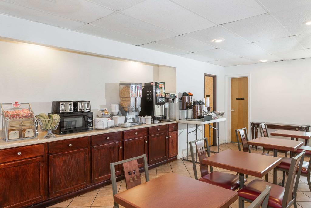 Super 8 By Wyndham Pompano Beach - thumb 3