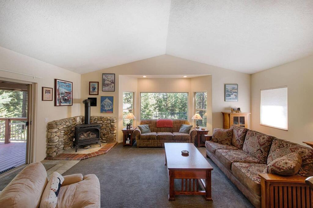 Syringa House - Pet Friendly - Wrap Around Deck - Foosball - Xbox - thumb 3