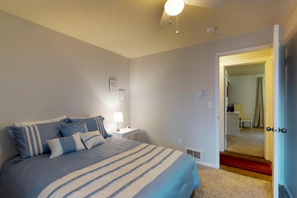 Tea Cup Cottage In Clinton - thumb 2