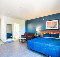 The Vistas Modern double studio w 1 queen beds couch and full kitchen - Accommodation Ohio