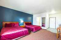 The Vistas Modern double studio with 2 queen beds and full kitchen Accommodation Ohio