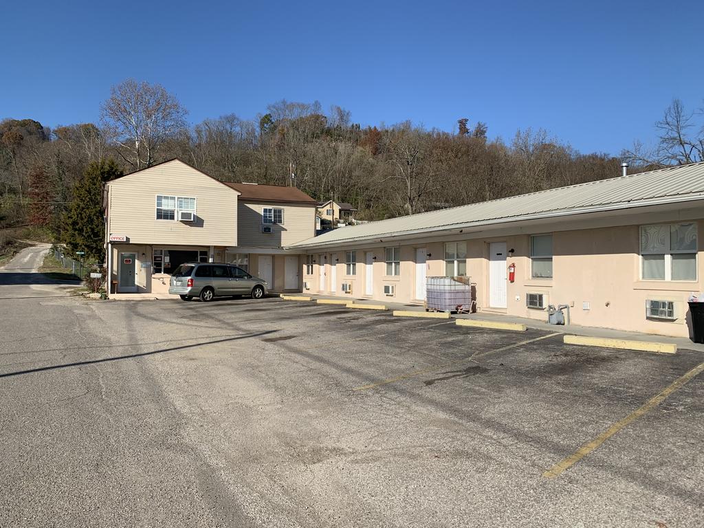 TRAVELERS MOTEL - thumb 2