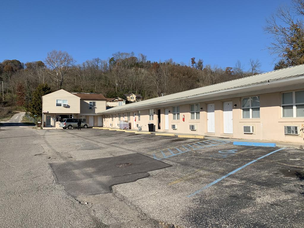 TRAVELERS MOTEL - thumb 0