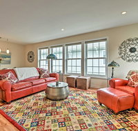 Vibrant Townhome - Walk to Douglas Beach Park! - Accommodation Ohio