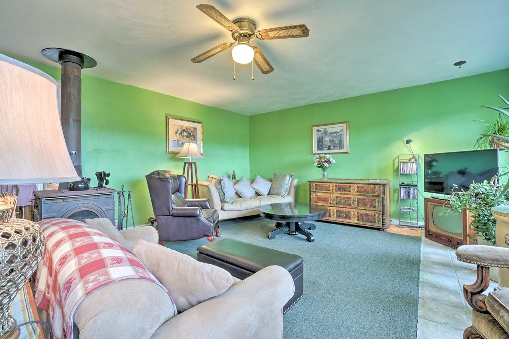 Vintage Farmhouse 2.4 Miles To Mount Pleasant Ski! - thumb 3