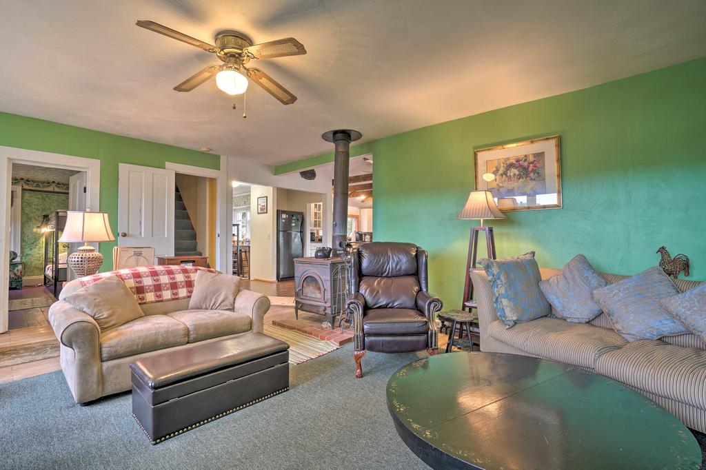 Vintage Farmhouse 2.4 Miles To Mount Pleasant Ski! - thumb 2