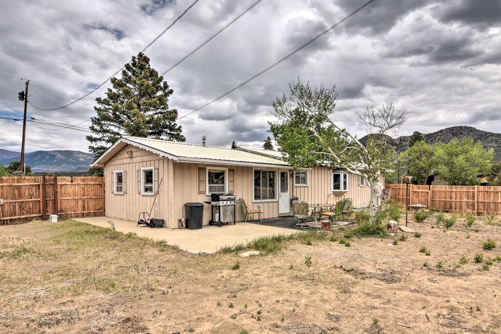 Vintage Home With Mountain Views, Walk To Town! - thumb 0