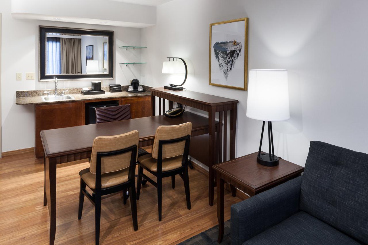 Embassy Suites Anchorage - thumb 15