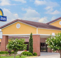 Days Inn by Wyndham Lake Village - Accommodation Ohio
