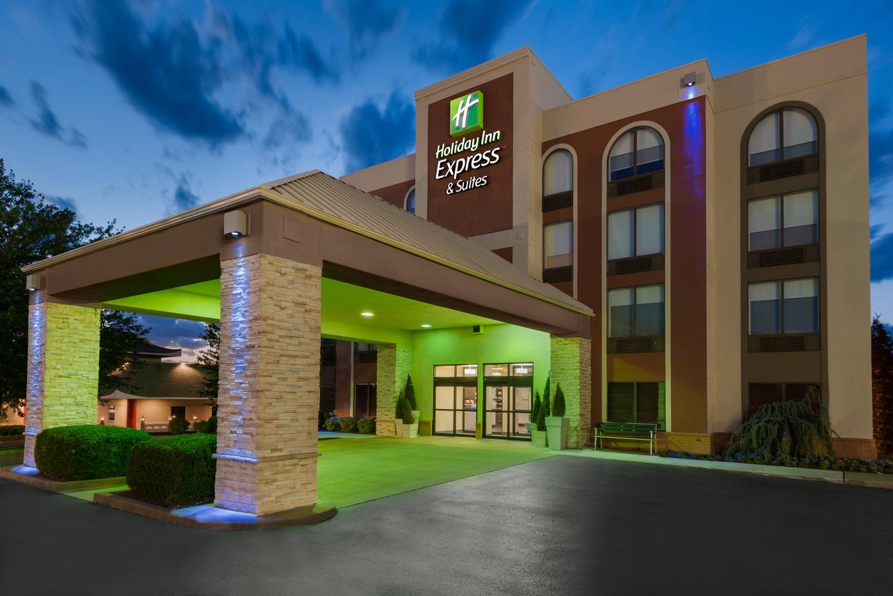 Holiday Inn Express Hotel & Suites Bentonville - thumb 0