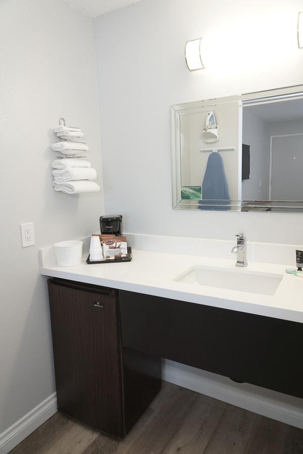 Riverleaf Inn Mission Valley - thumb 28