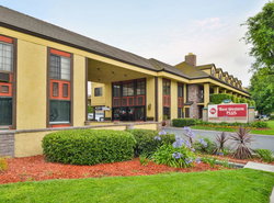Best Western Plus Raffles Inn & Suites