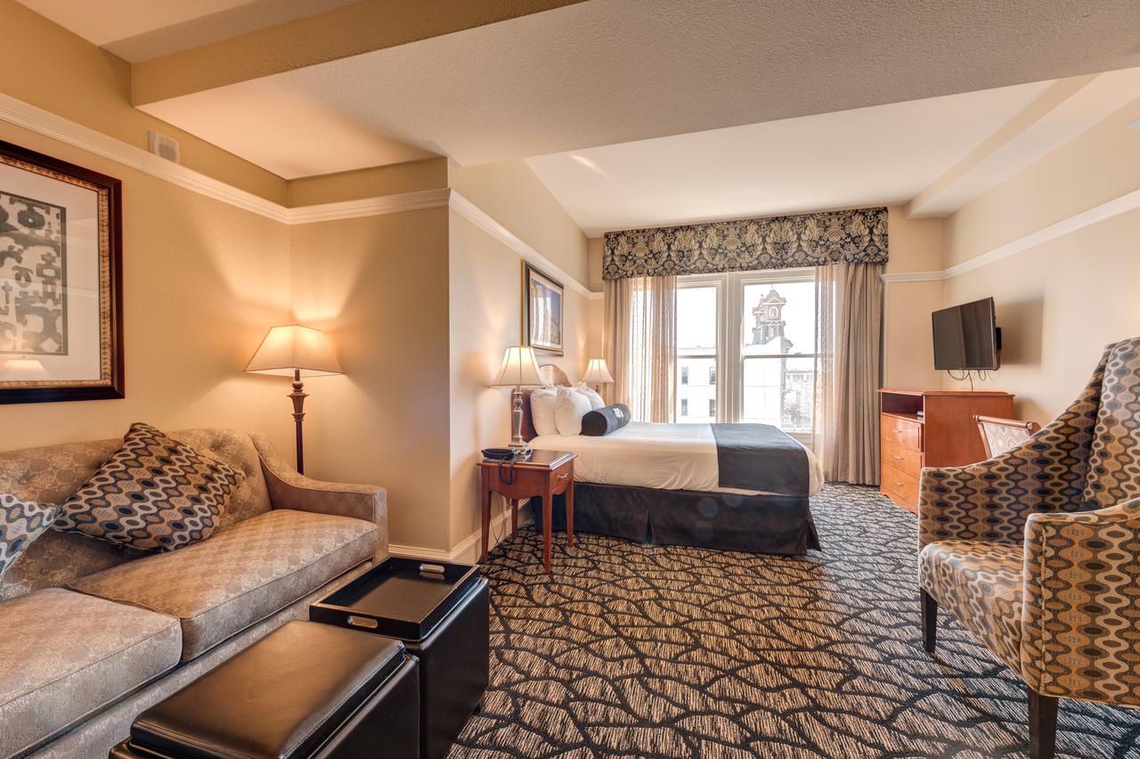 Gaslamp Plaza Suites - thumb 10