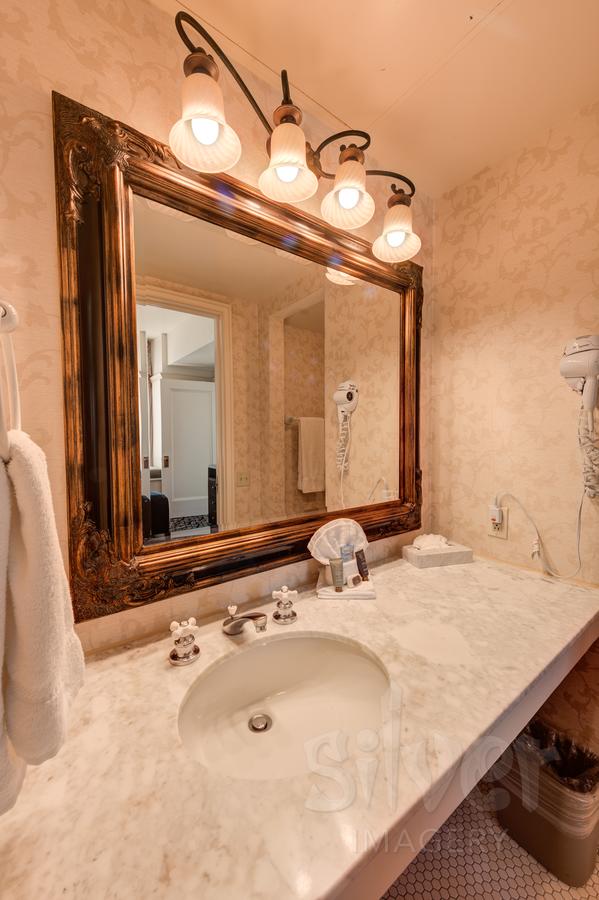 Gaslamp Plaza Suites - thumb 26