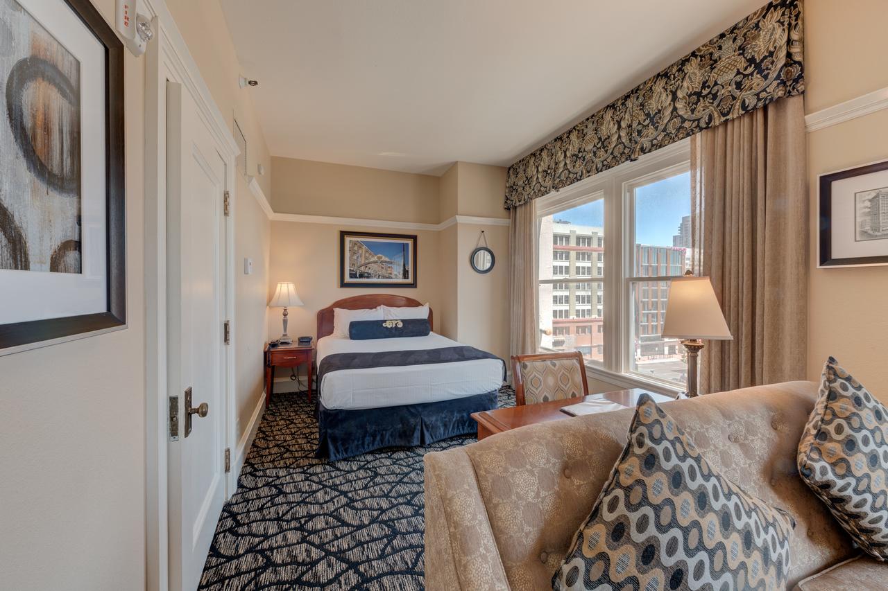 Gaslamp Plaza Suites - thumb 6