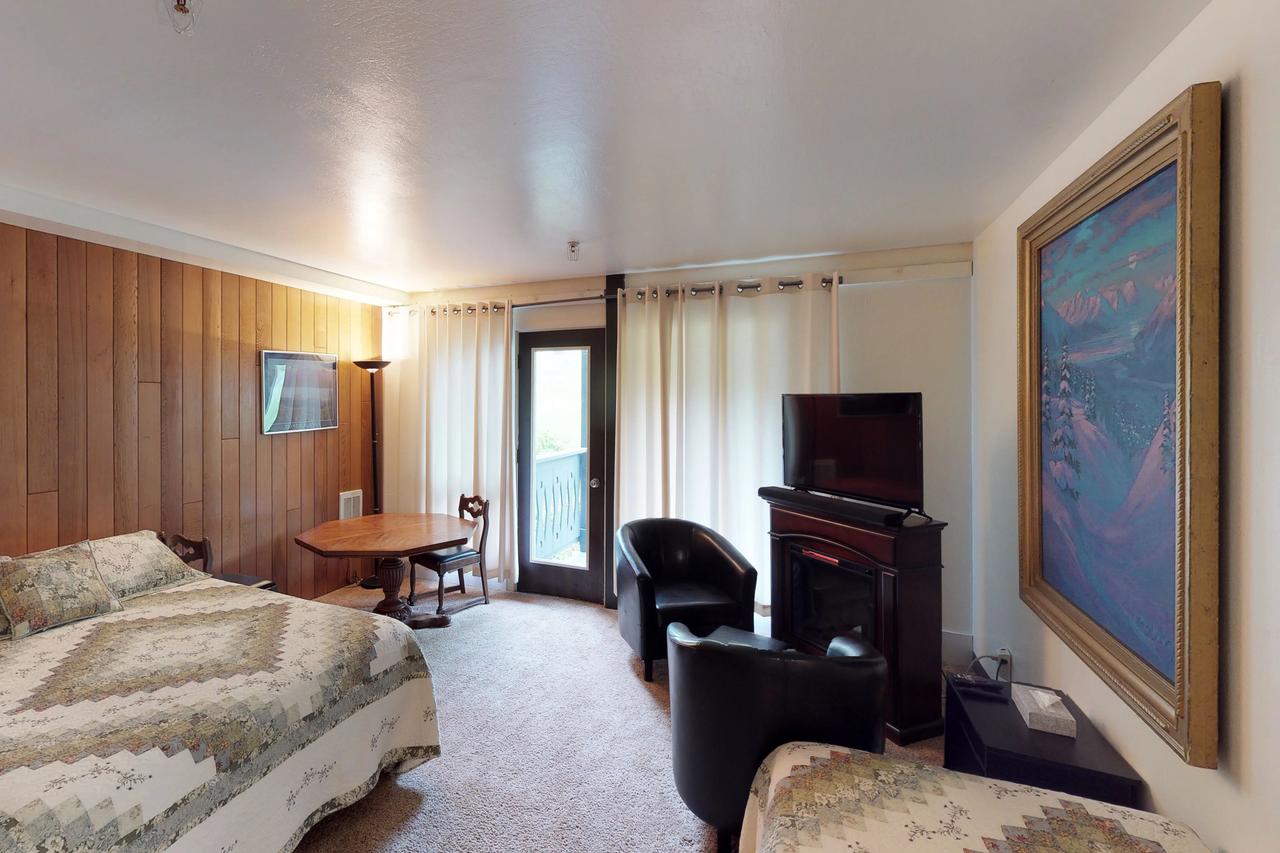 East Condo #208 - thumb 4