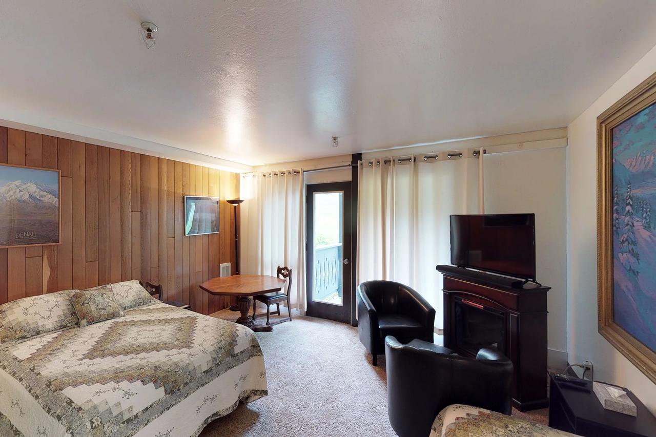 East Condo #208 - thumb 6