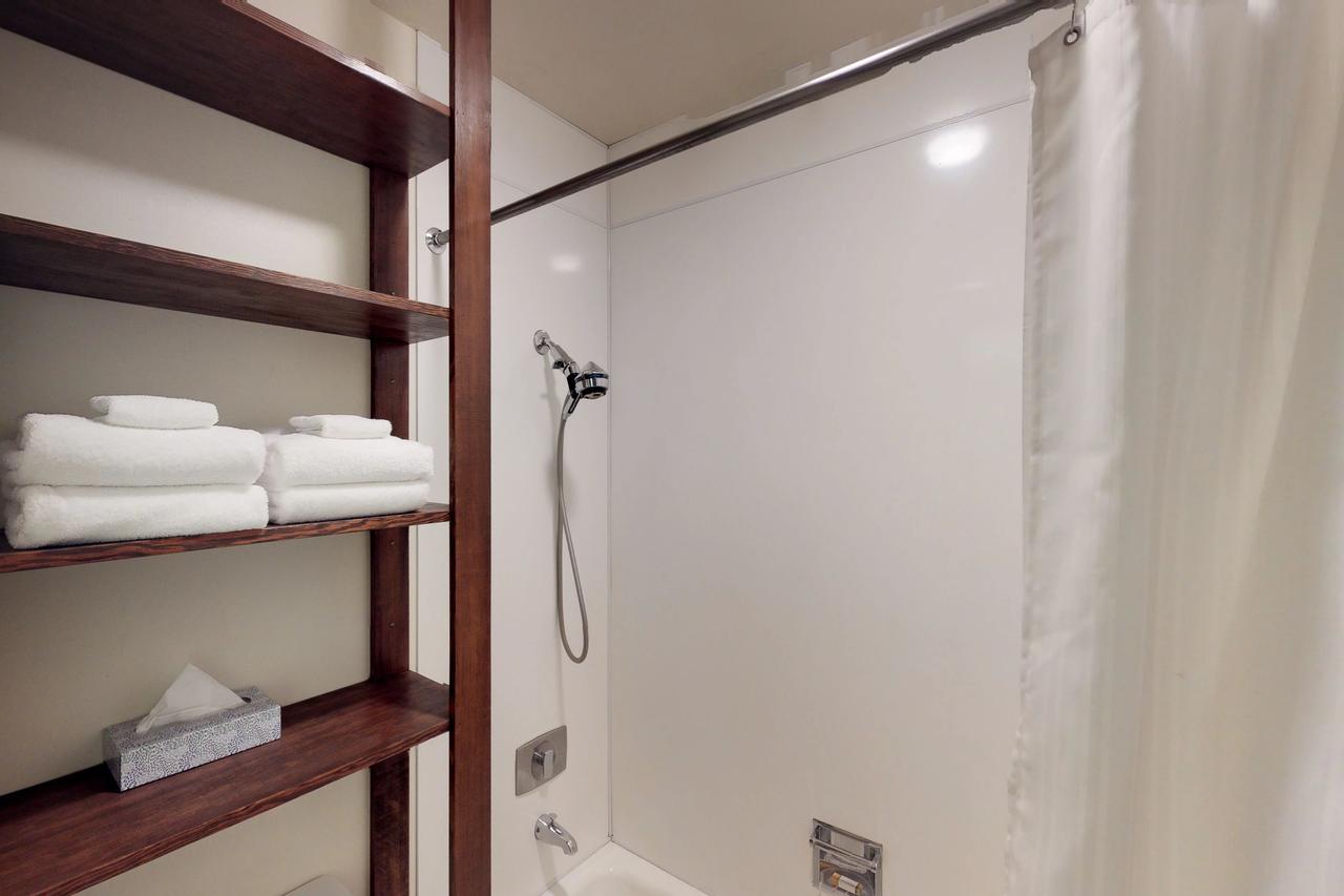 East Condo #208 - thumb 9