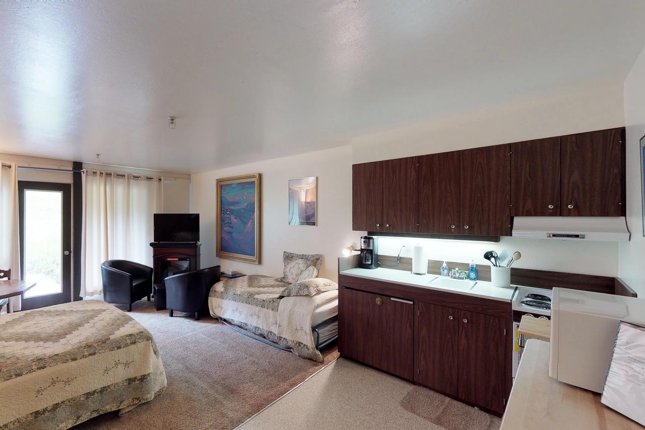 East Condo #208 - thumb 33