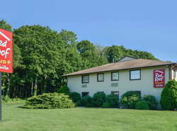 Red Roof Inn PLUS+ & Suites Guilford