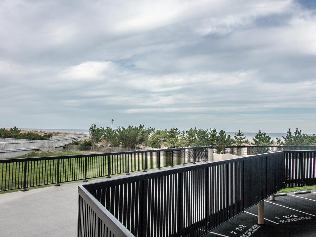 111 Farragut House Condo - thumb 9
