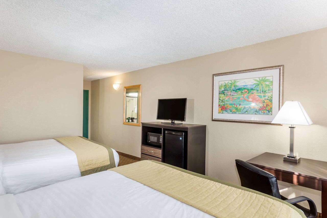 Baymont By Wyndham Fort Myers Airport - thumb 30
