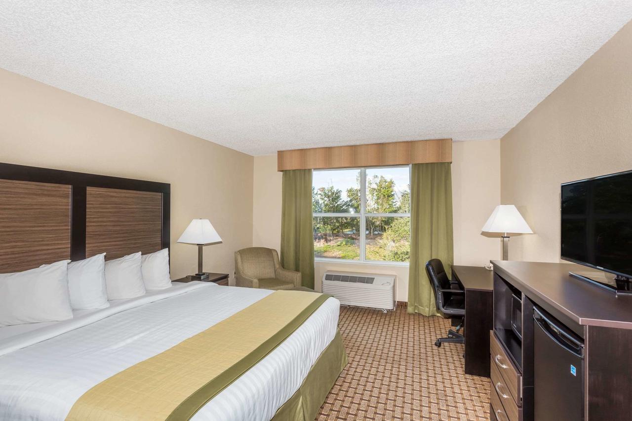 Baymont By Wyndham Fort Myers Airport - thumb 38