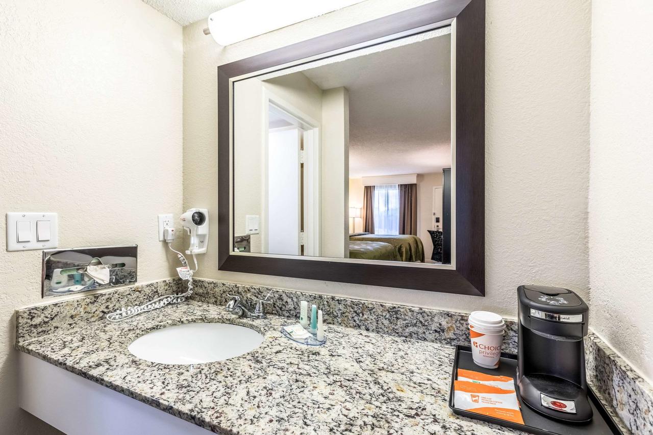 Quality Inn Palm Beach International Airport - thumb 4