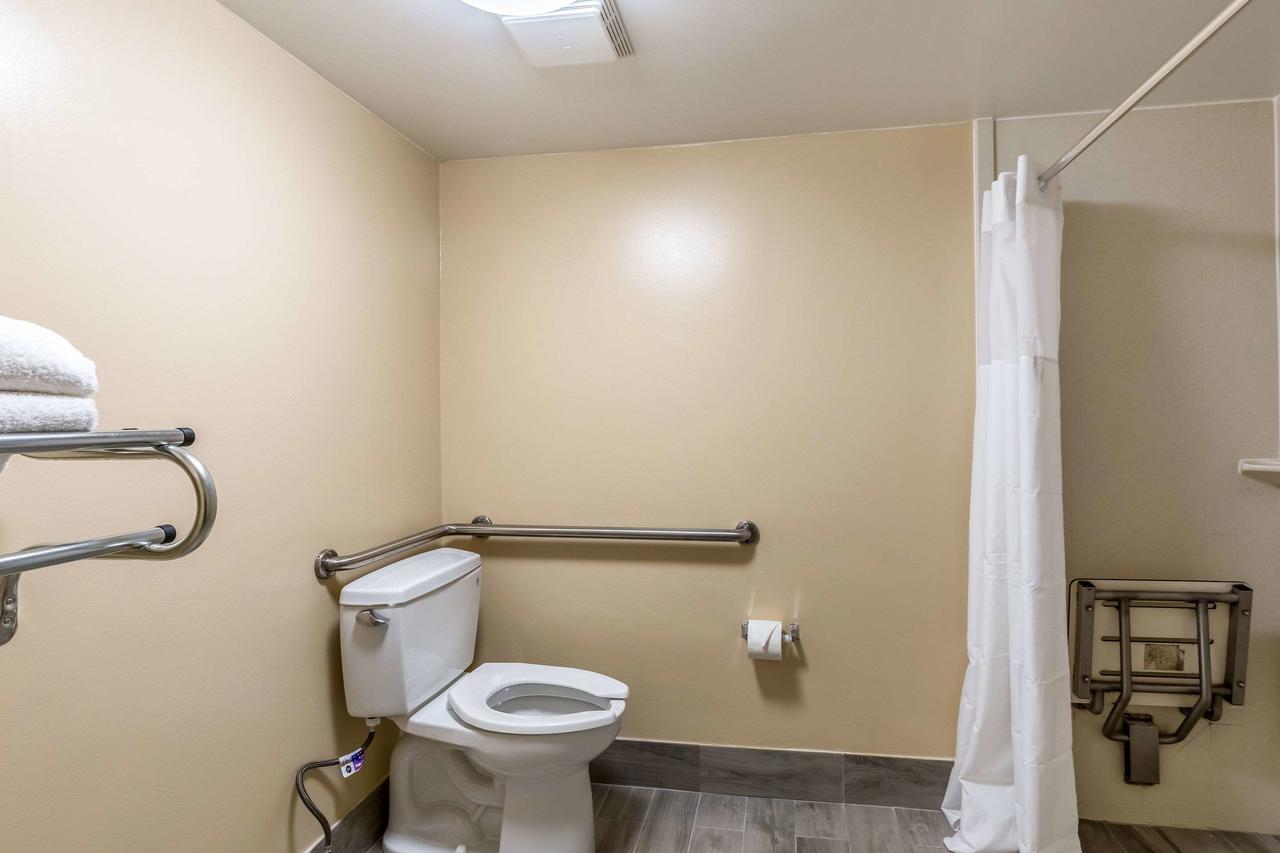 Quality Inn Palm Beach International Airport - thumb 15