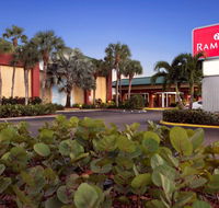 Ramada by Wyndham Naples - Accommodation Ohio
