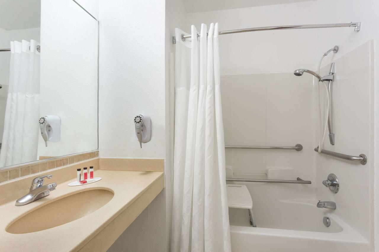 Quality Inn - thumb 9