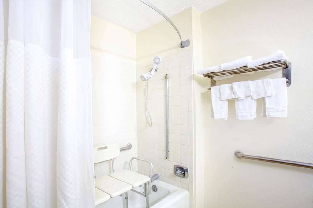 Super 8 Waycross - thumb 11