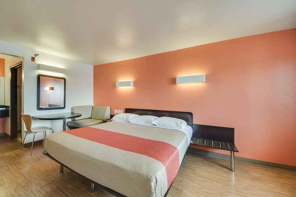 Motel 6 Brownsville North - thumb 12