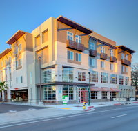 Holiday Inn Windsor Wine Country - Accommodation Ohio