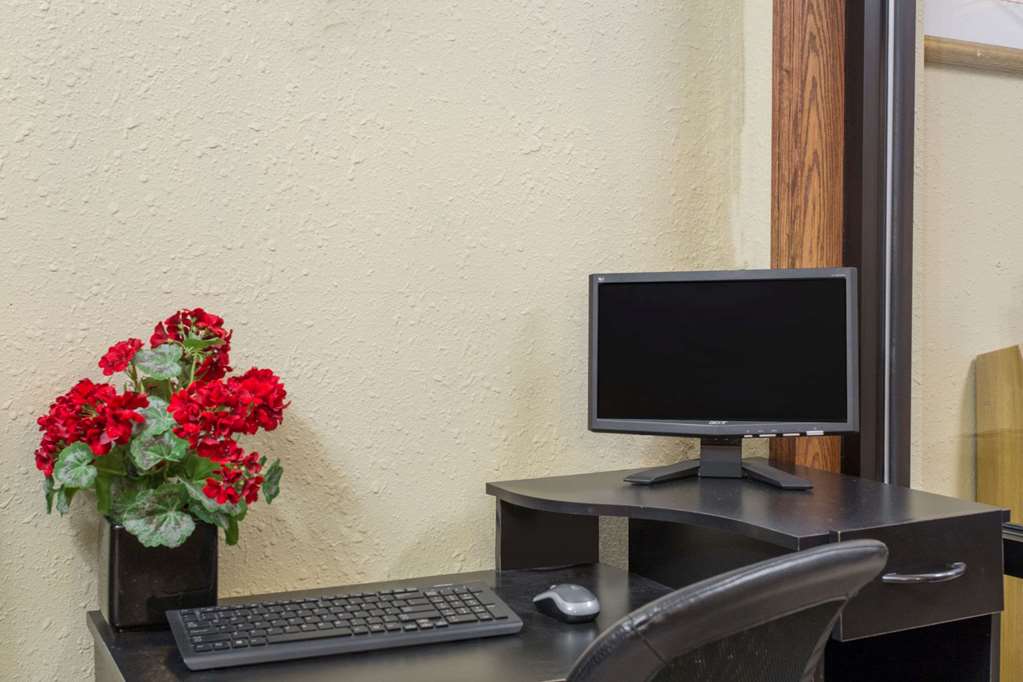 Super 8 Chadron NE - thumb 14