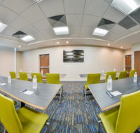 Holiday Inn Express  Suites Chadron - Accommodation Ohio